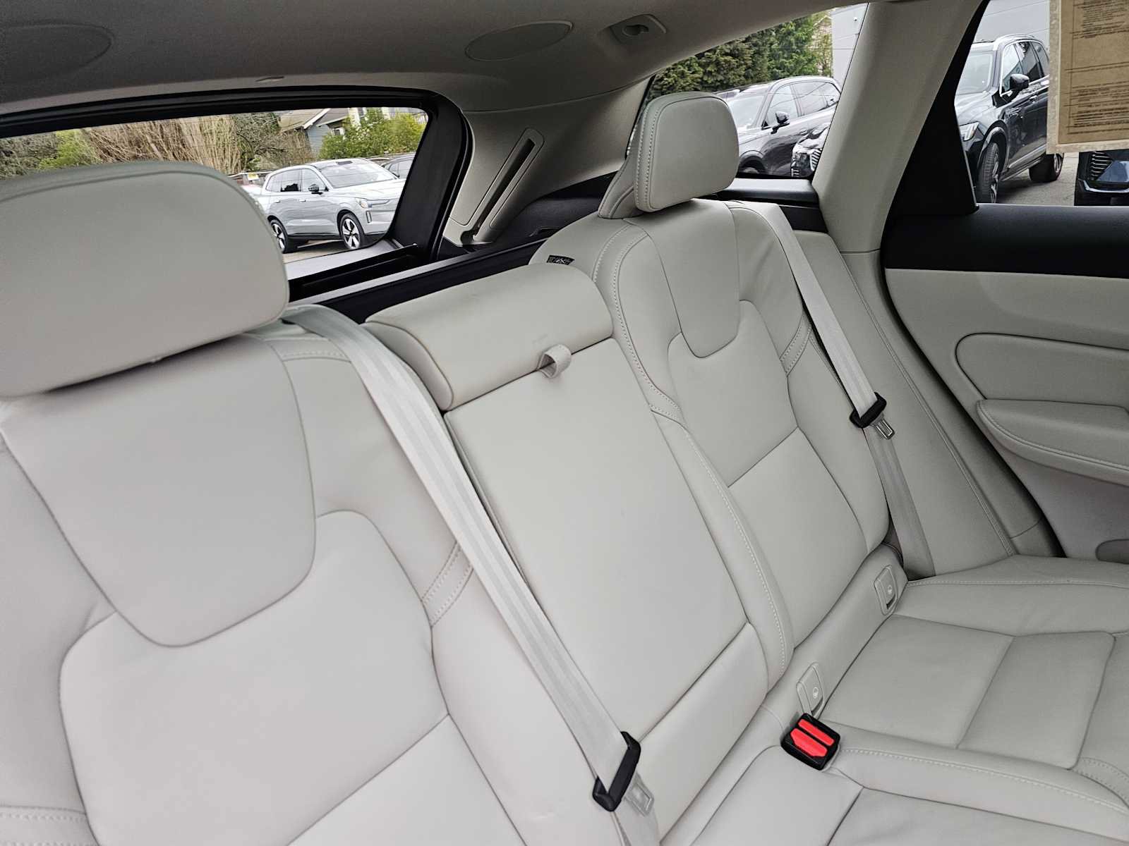 Certified 2023 Volvo XC60 B6 Ultimate w/ Protection Package Premier image 15