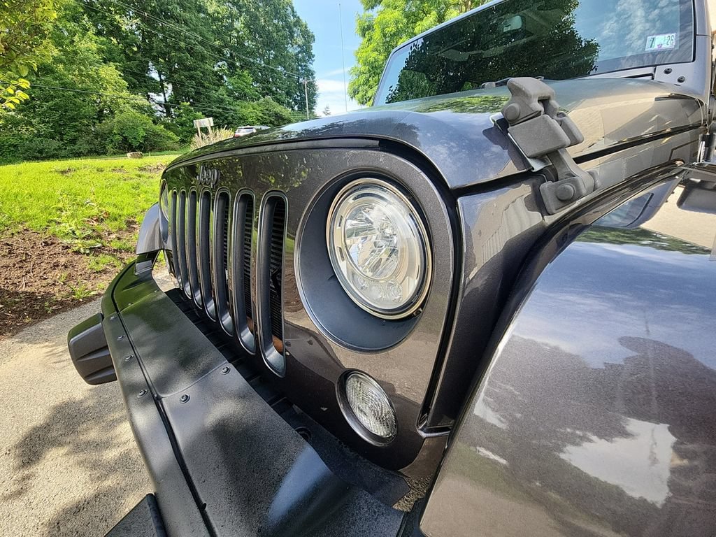 Used 2017 Jeep Wrangler Unlimited Sahara AWD/4WD image 30