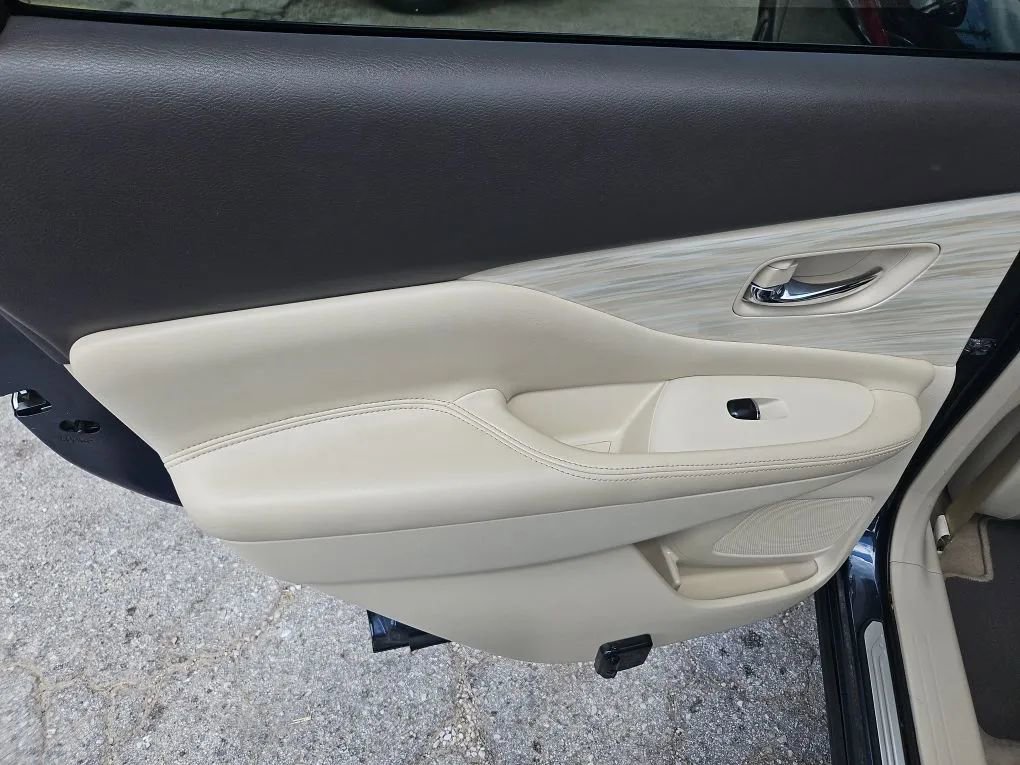 Used 2015 Nissan Murano Platinum w/ Platinum Technology Package image 9