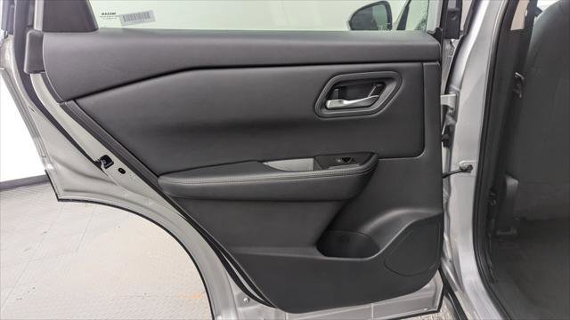 Used 2024 Nissan Rogue SV image 16