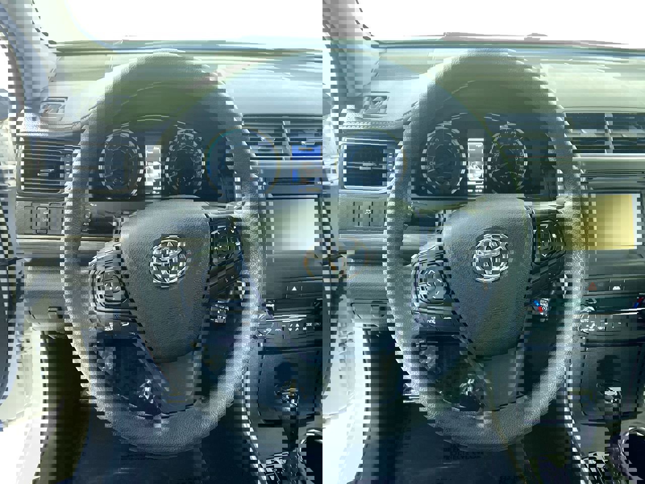 Used 2015 Toyota Camry LE image 11