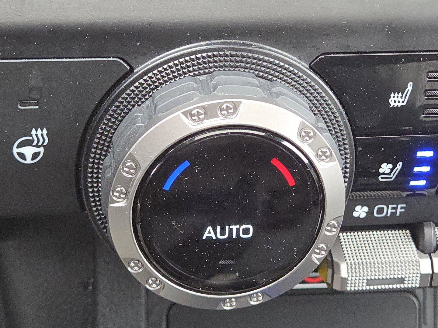 Used 2024 Toyota Tacoma Limited w/ Limited Package (LT) AWD/4WD image 5