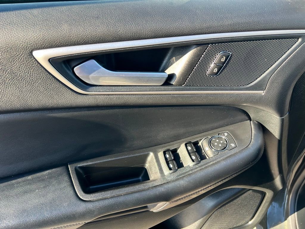 Used 2023 Ford Edge SEL w/ Convenience Package image 16