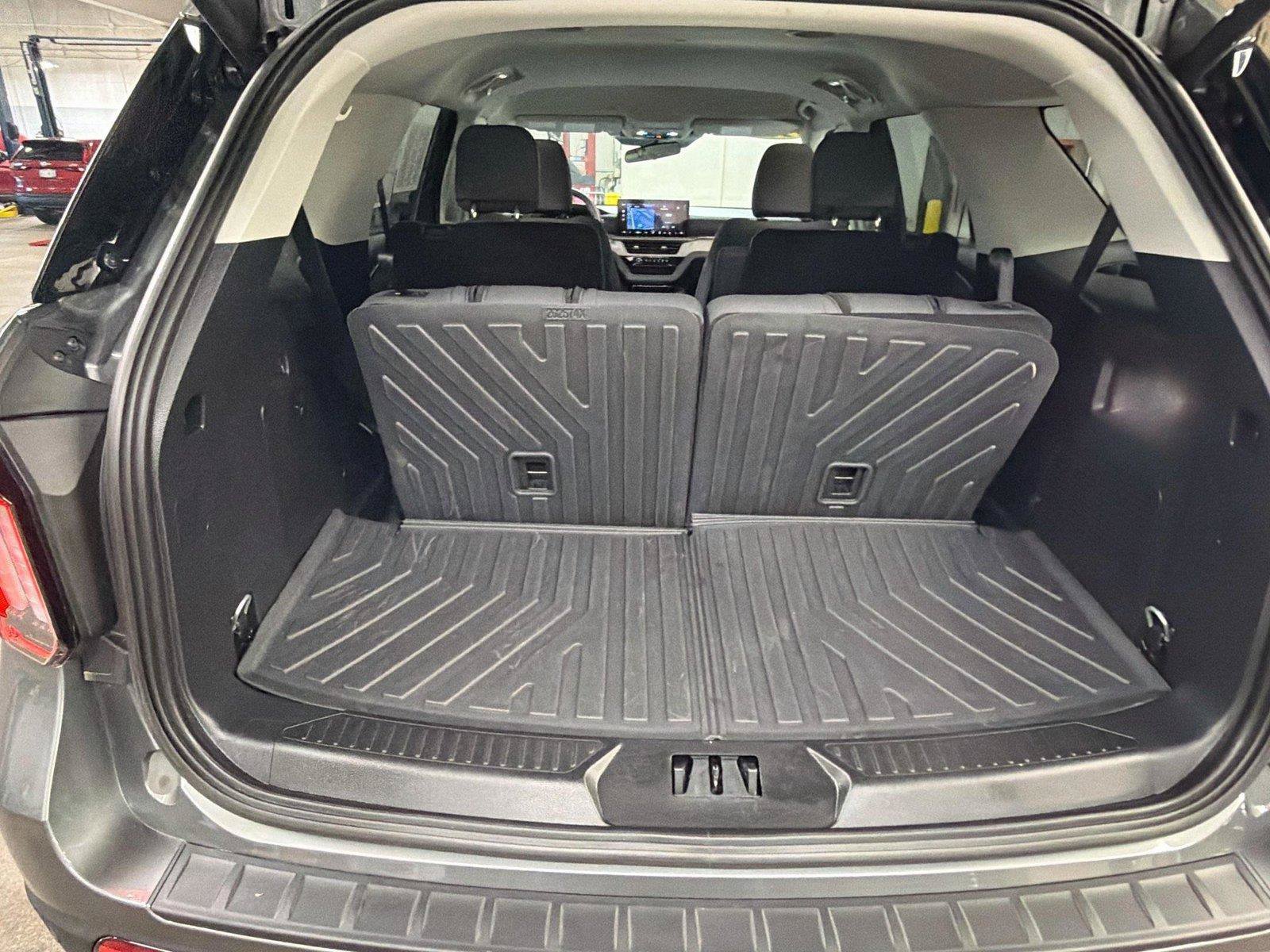 Used 2025 Ford Explorer Active AWD/4WD image 24