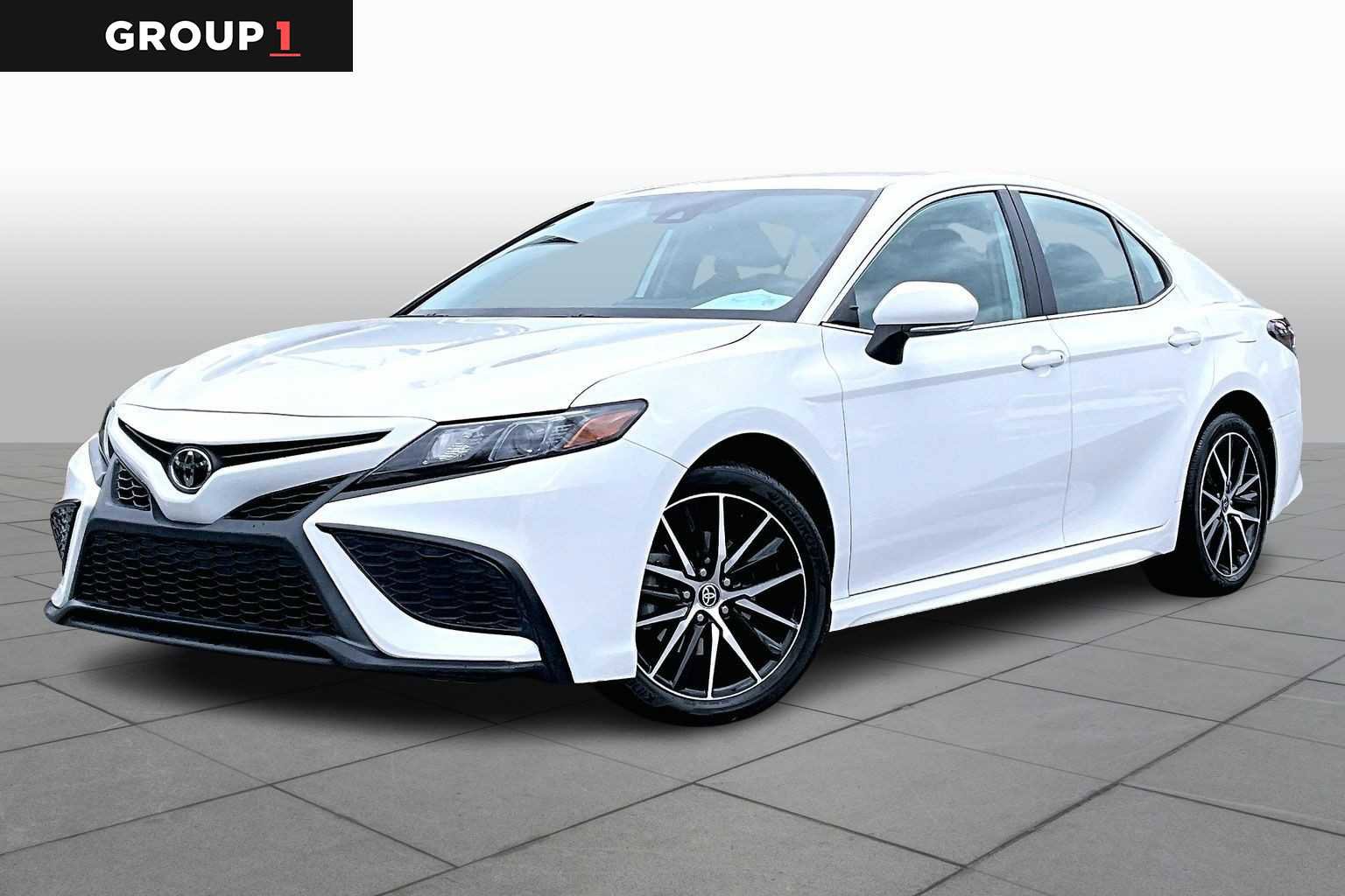 Used 2023 Toyota Camry SE image 1
