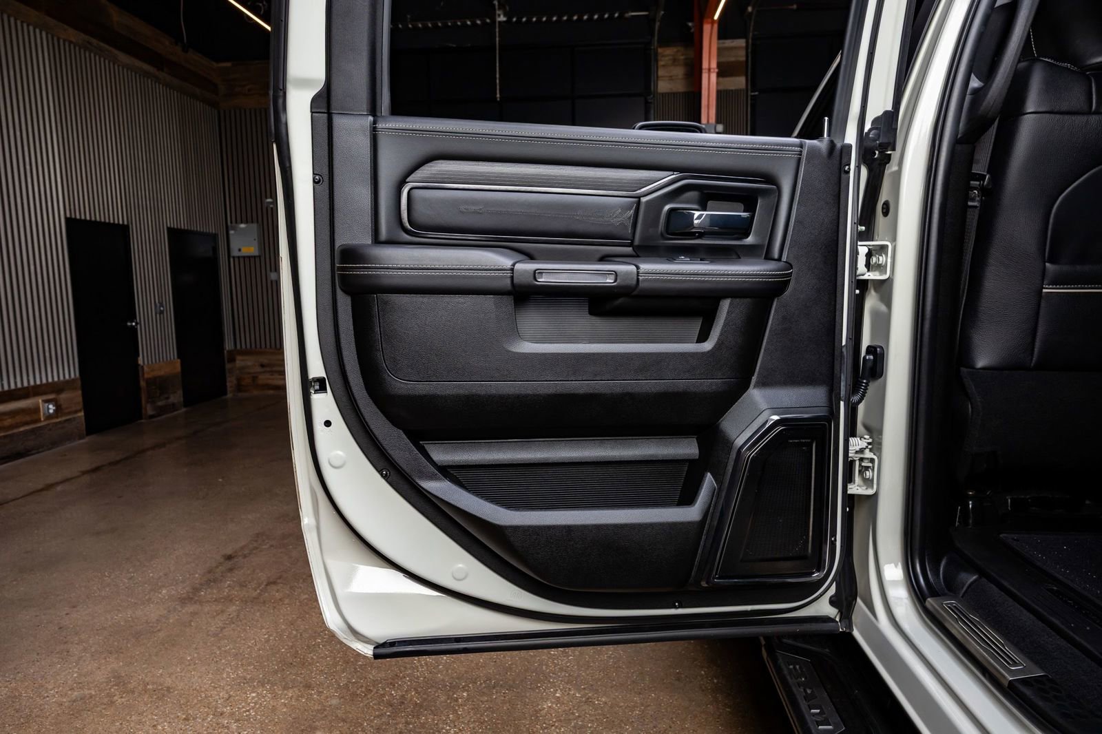 Used 2024 RAM 2500 Limited image 36