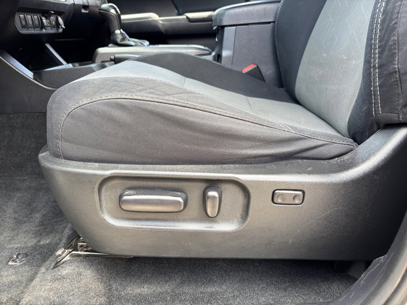 Used 2020 Toyota Tacoma TRD Off-Road w/ Technology Package image 12