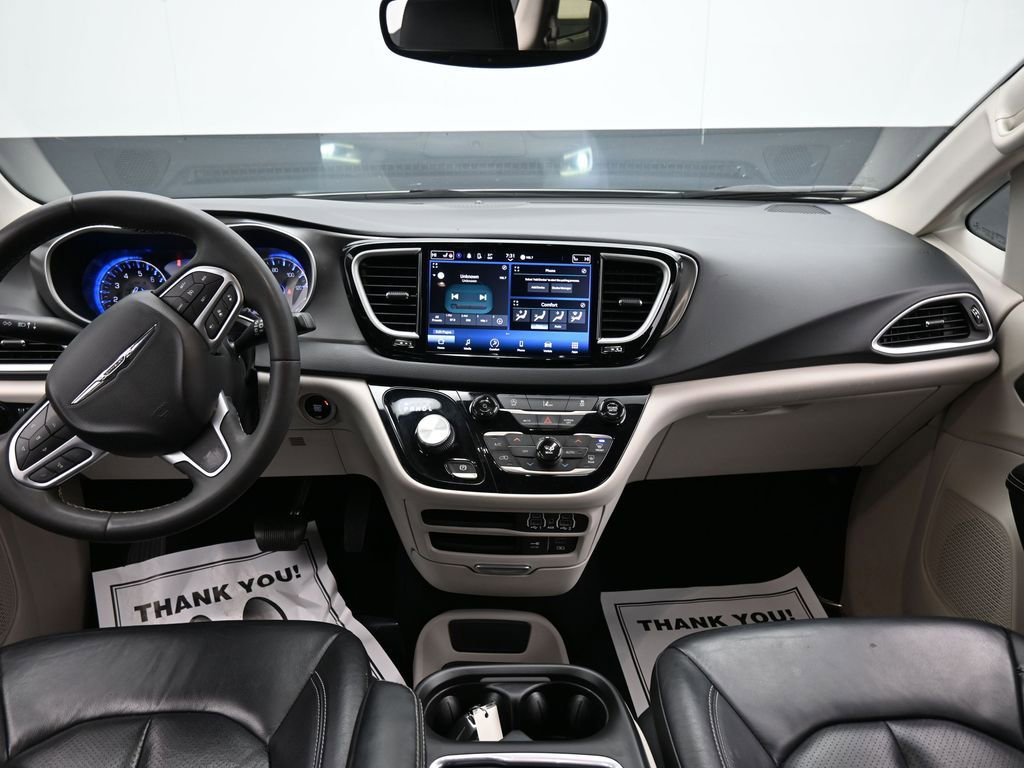 Used 2022 Chrysler Pacifica Touring-L image 12