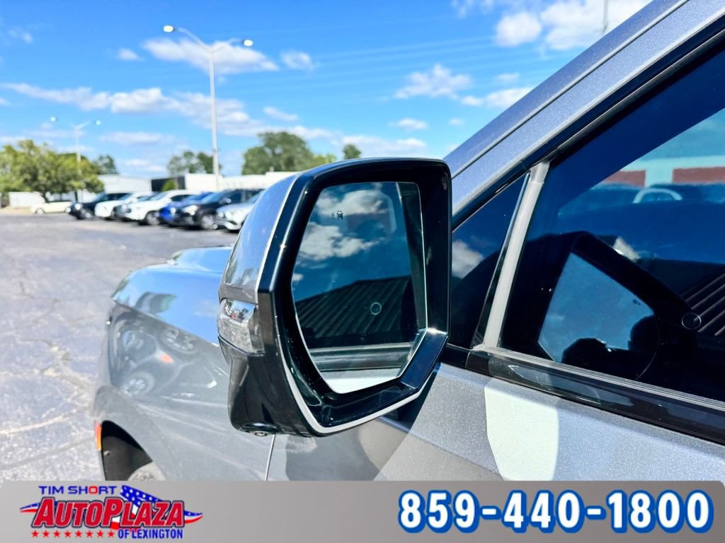 Used 2023 Chevrolet Suburban Z71 w/ Z71 Off-Road Package AWD/4WD image 17