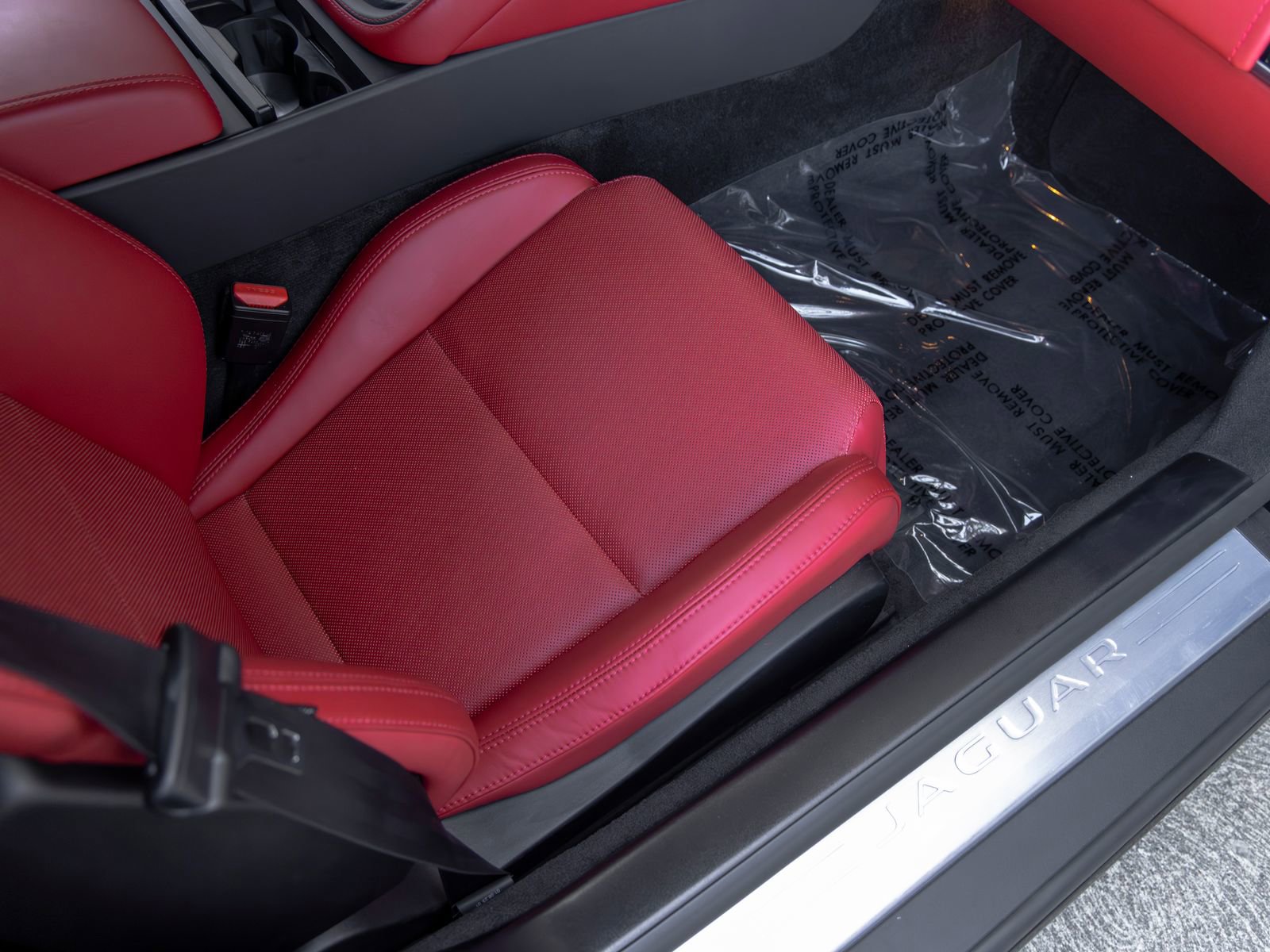 Used 2024 Jaguar F-TYPE R-Dynamic RWD image 45