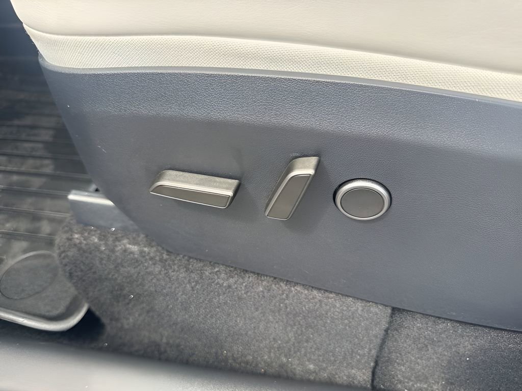 Used 2024 Tesla Model Y Long Range image 10