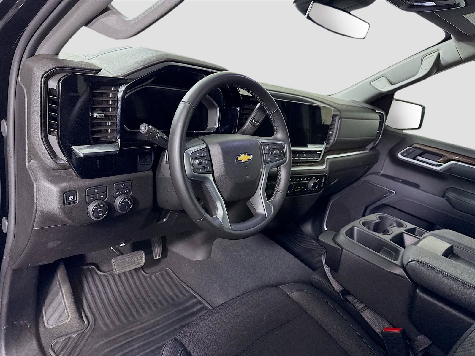 Used 2026 Chevrolet Silverado 1500 LT AWD/4WD image 3