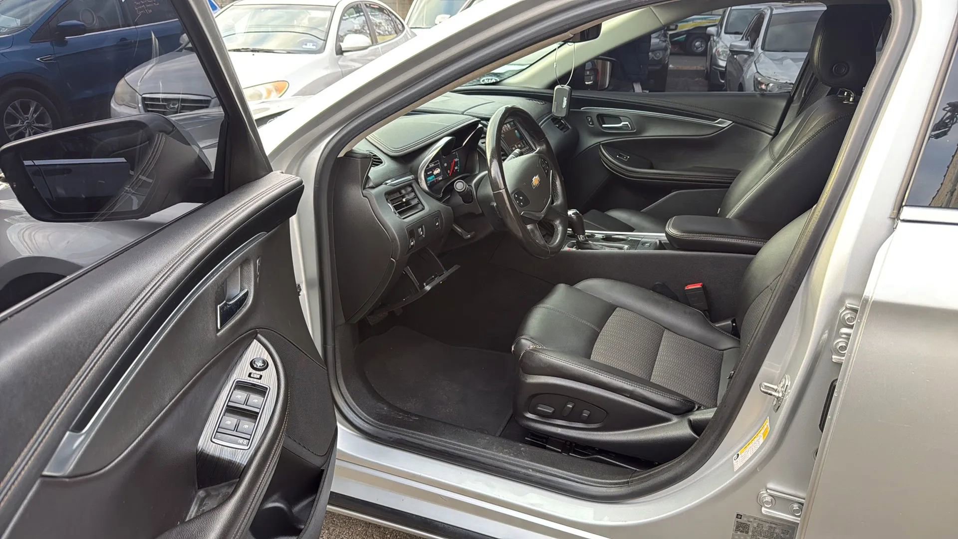 Used 2019 Chevrolet Impala LT image 23