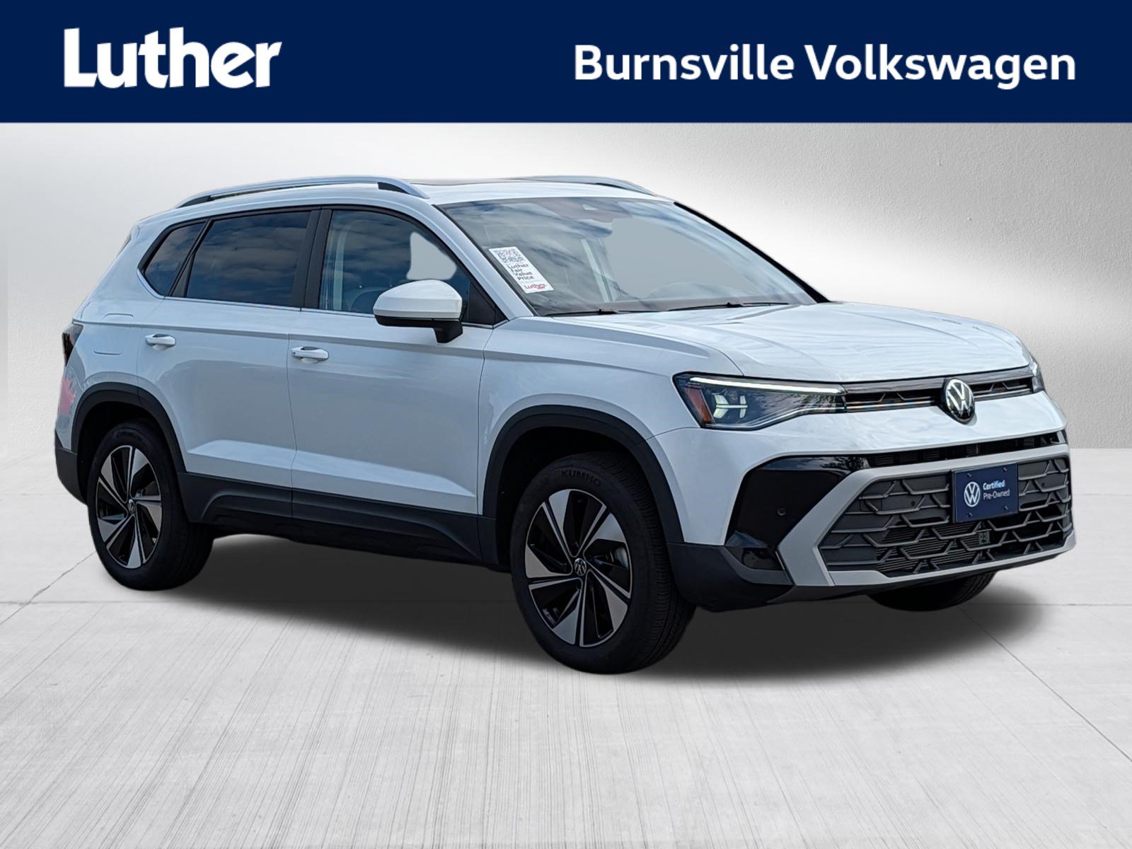 Used 2025 Volkswagen Taos SE w/ Panoramic Sunroof Package