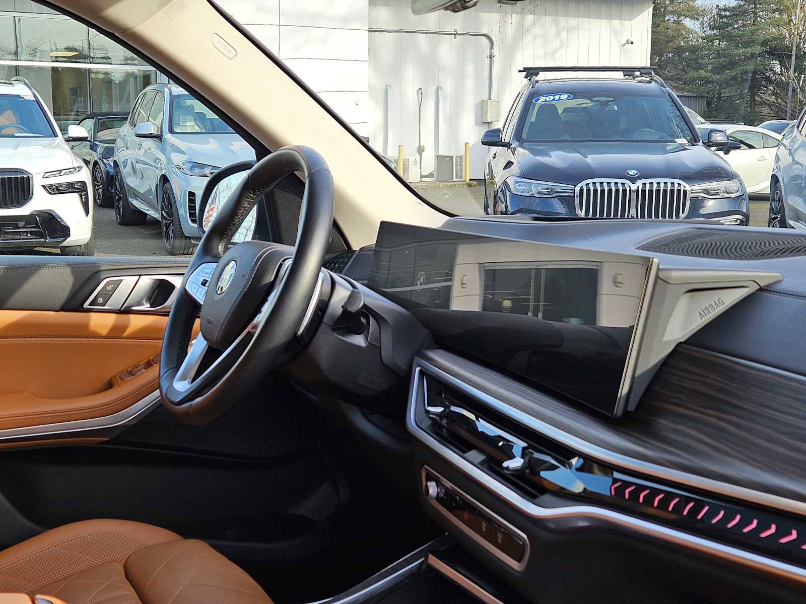 Used 2023 BMW X7 xDrive40i w/ Parking Assistance Package image 11