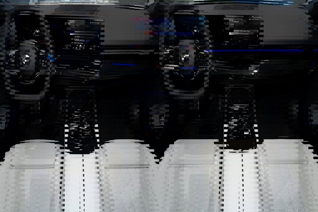 Used 2025 BMW 530i xDrive image 38