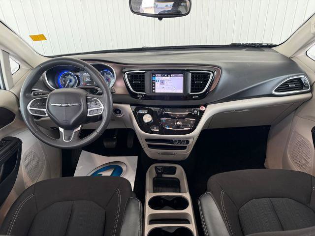 Used 2023 Chrysler Voyager LX FWD image 3