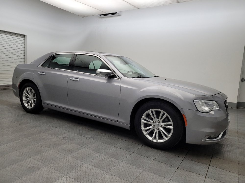Used 2017 Chrysler 300 C image 11