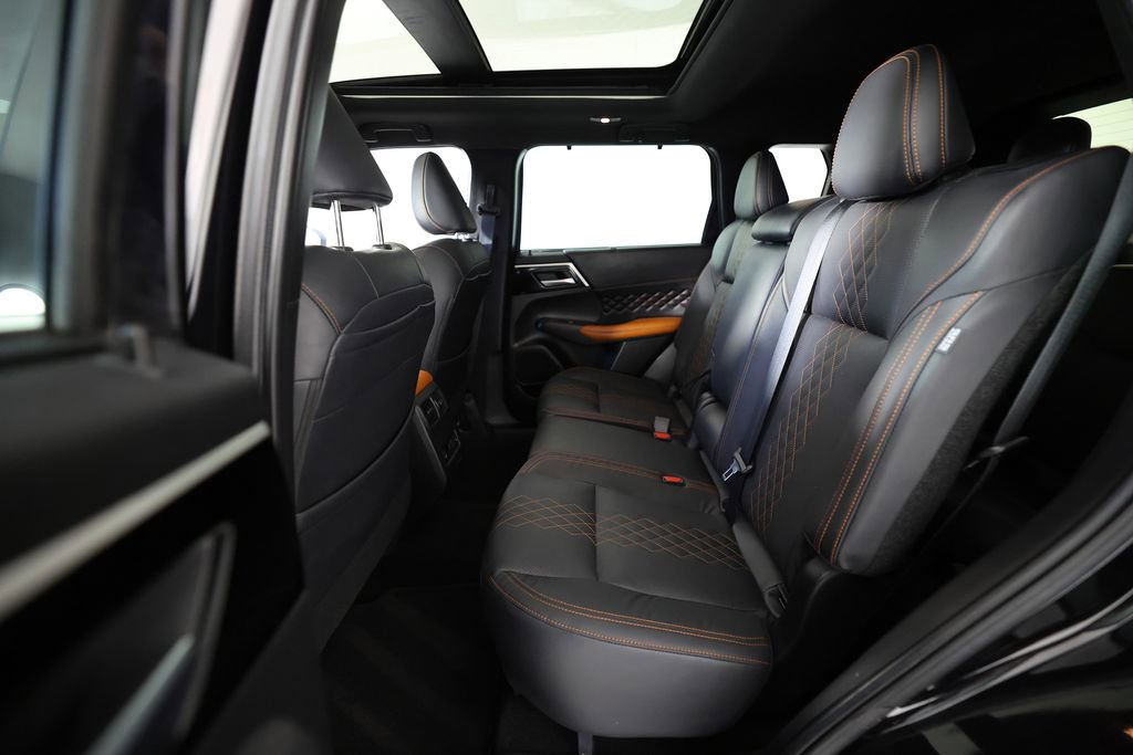 Used 2022 Mitsubishi Outlander SEL AWD/4WD image 16