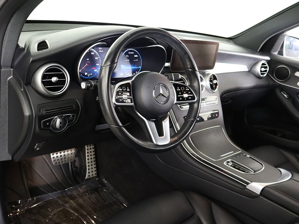 Used 2022 Mercedes-Benz GLC 300 4MATIC w/ AMG Line image 25