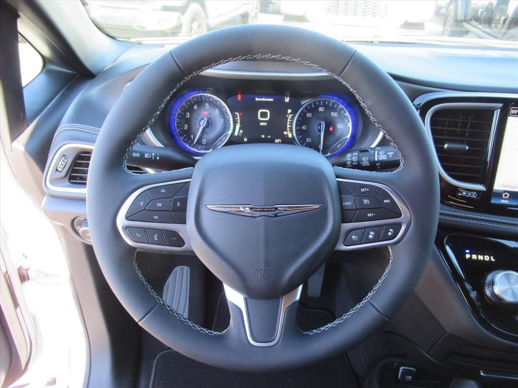 New 2026 Chrysler Pacifica Select FWD image 16