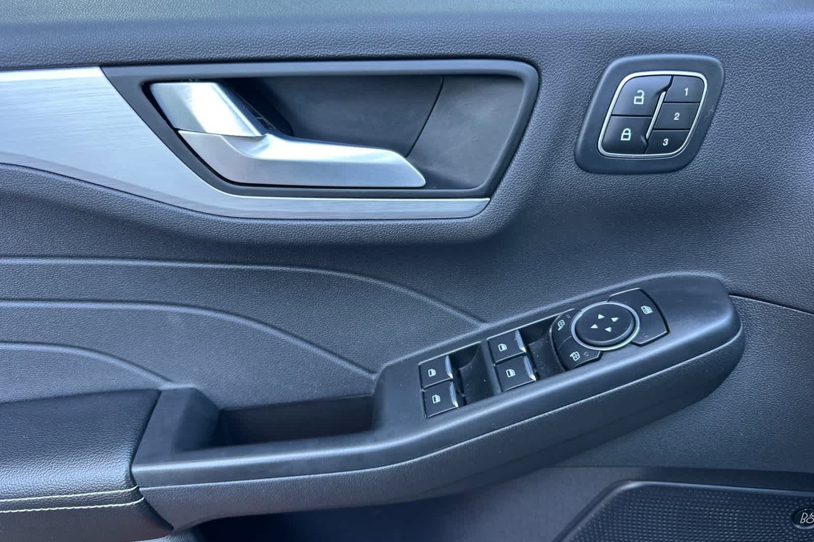 Certified 2024 Ford Escape Platinum w/ Premium Technology Package image 12