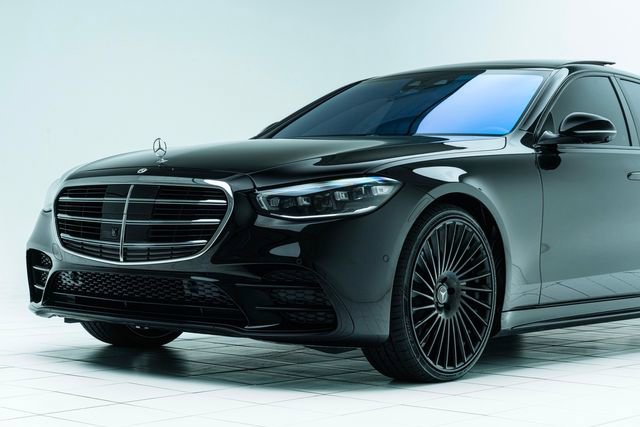 Used 2022 Mercedes-Benz S 500 4MATIC w/ AMG Line Package image 10