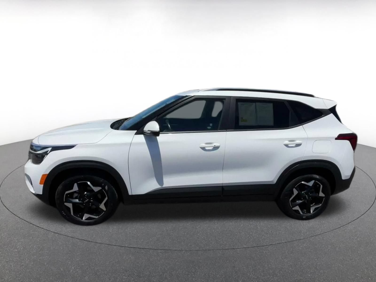 Used 2025 Kia Seltos S FWD image 8