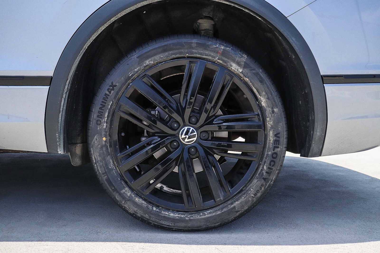 Certified 2022 Volkswagen Tiguan SE R-Line FWD image 10
