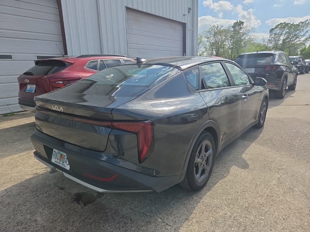 Used 2025 Kia K4 LXS FWD image 11