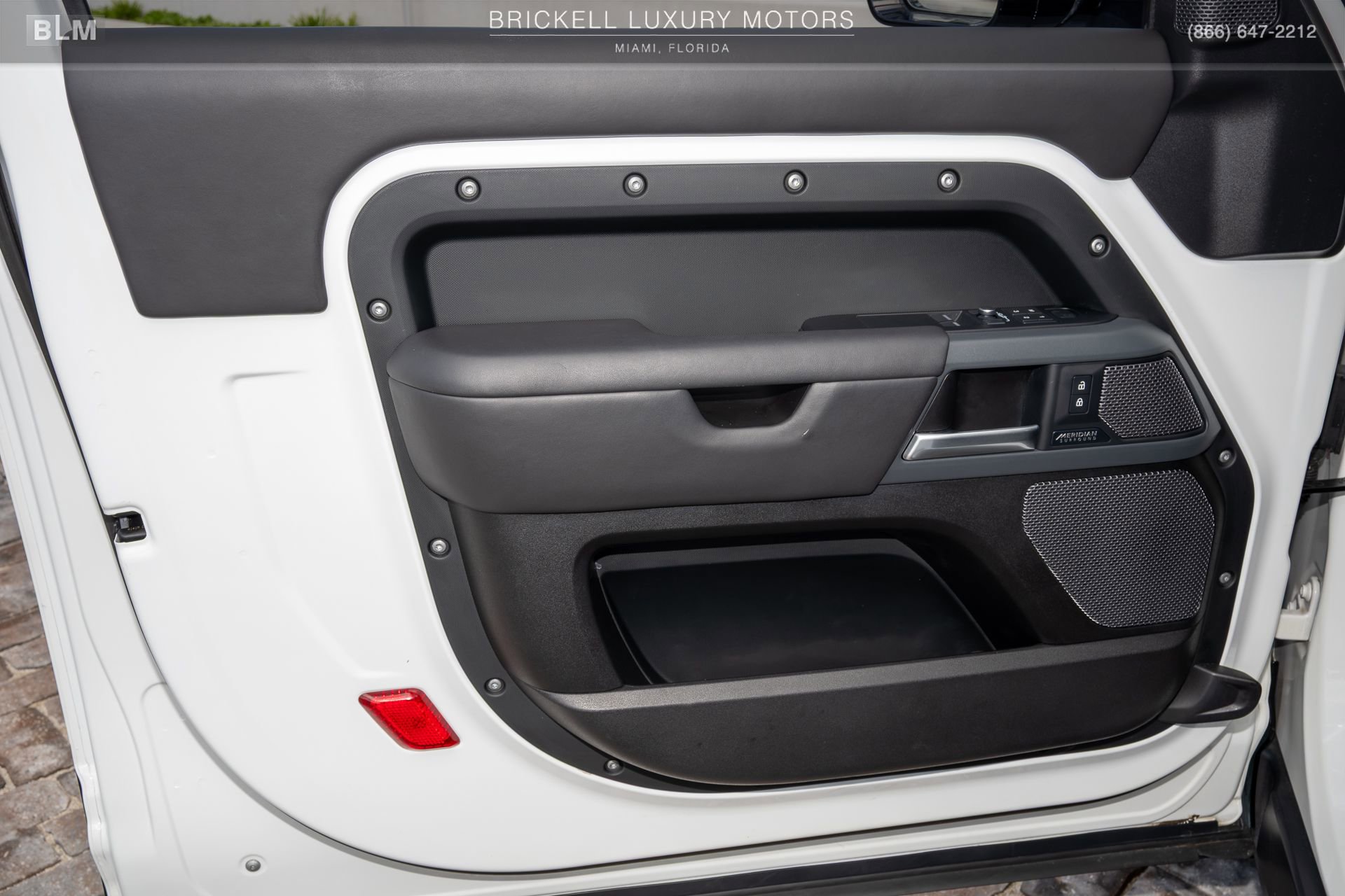 Used 2022 Land Rover Defender 90 X-Dynamic HSE image 17