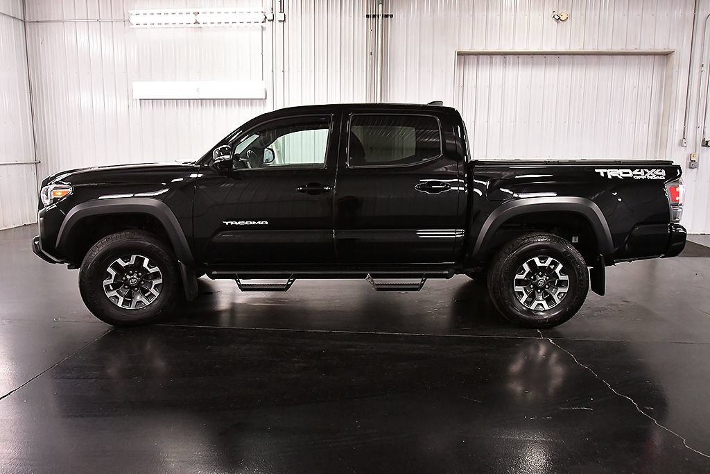 Used 2023 Toyota Tacoma TRD Off-Road w/ Advanced Technology Package AWD/4WD image 4