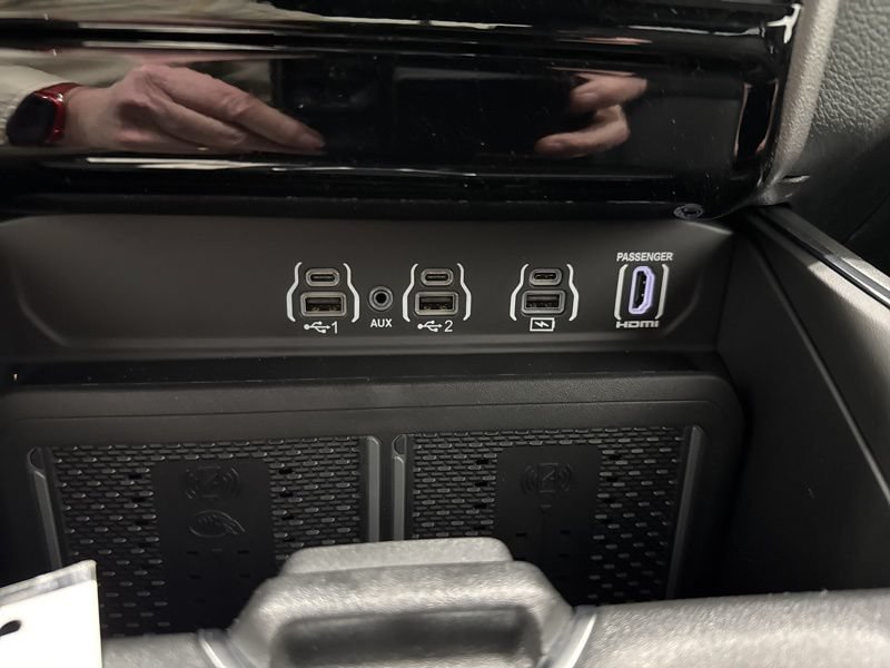 New 2026 RAM 1500 Laramie AWD/4WD image 33
