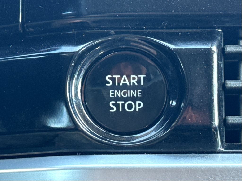 Used 2025 Nissan Pathfinder SV AWD/4WD image 19