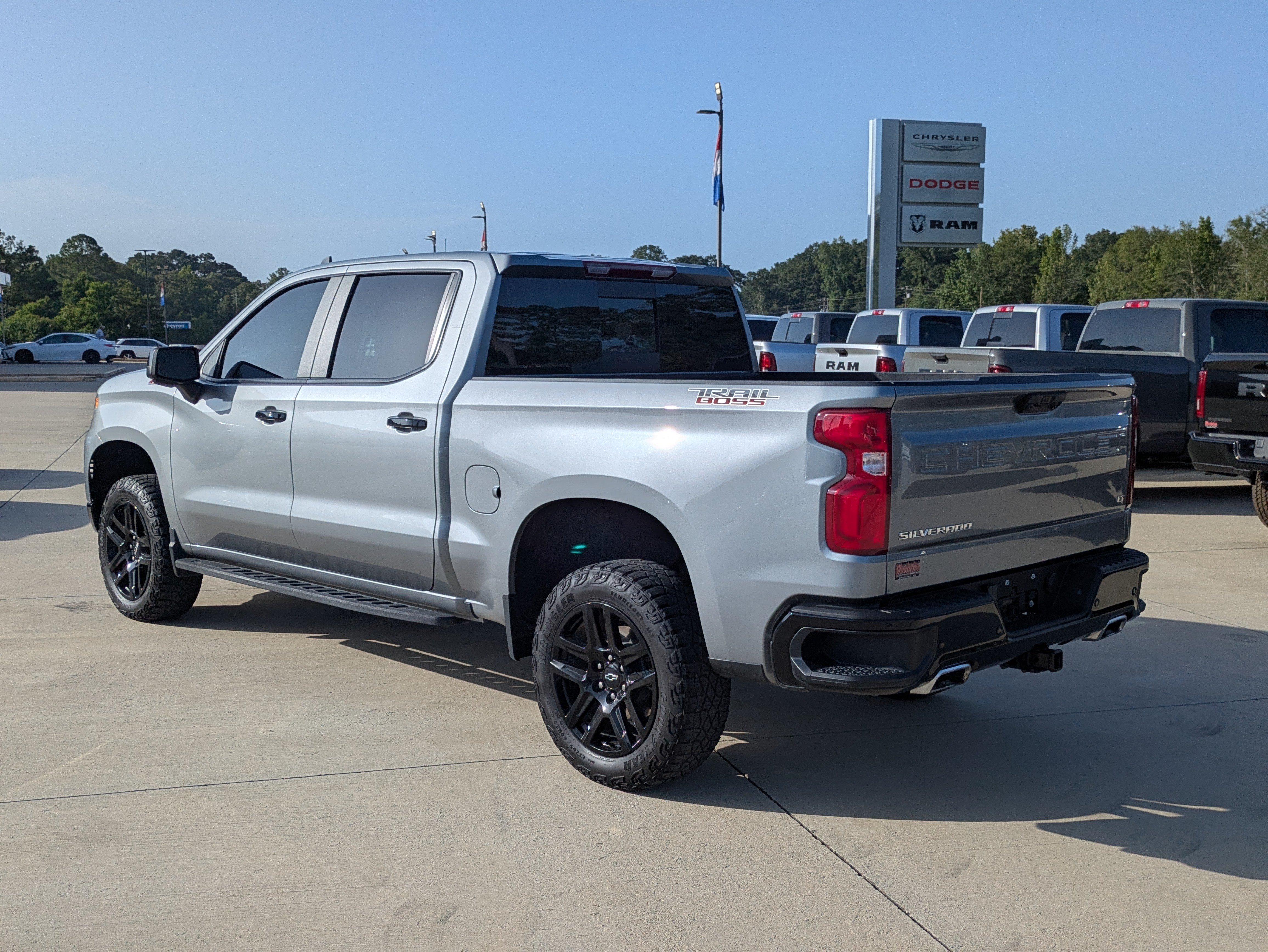 Used 2024 Chevrolet Silverado 1500 LT Trail Boss AWD/4WD image 3