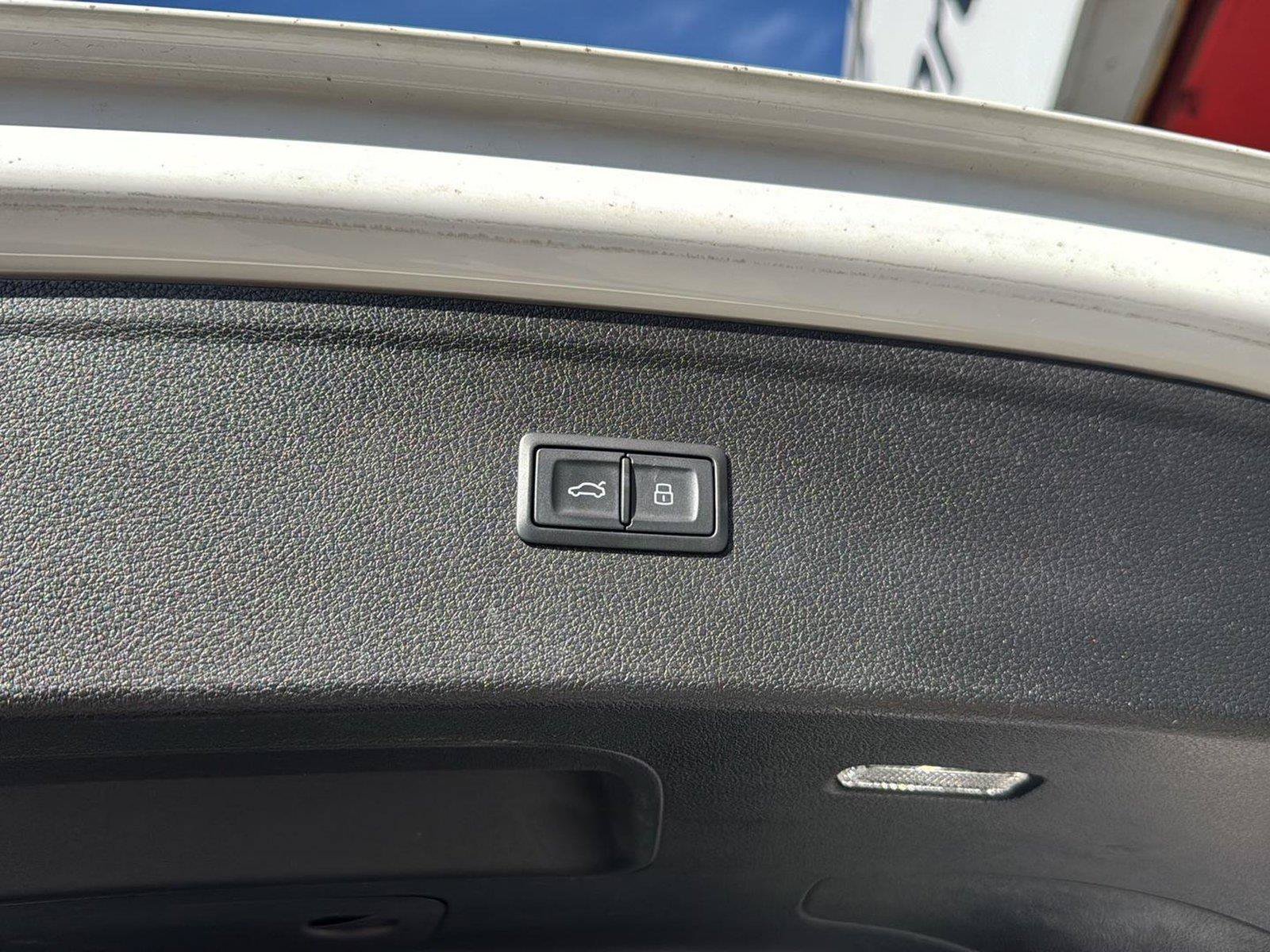 Used 2025 Audi Q5 2.0T Premium AWD/4WD image 29