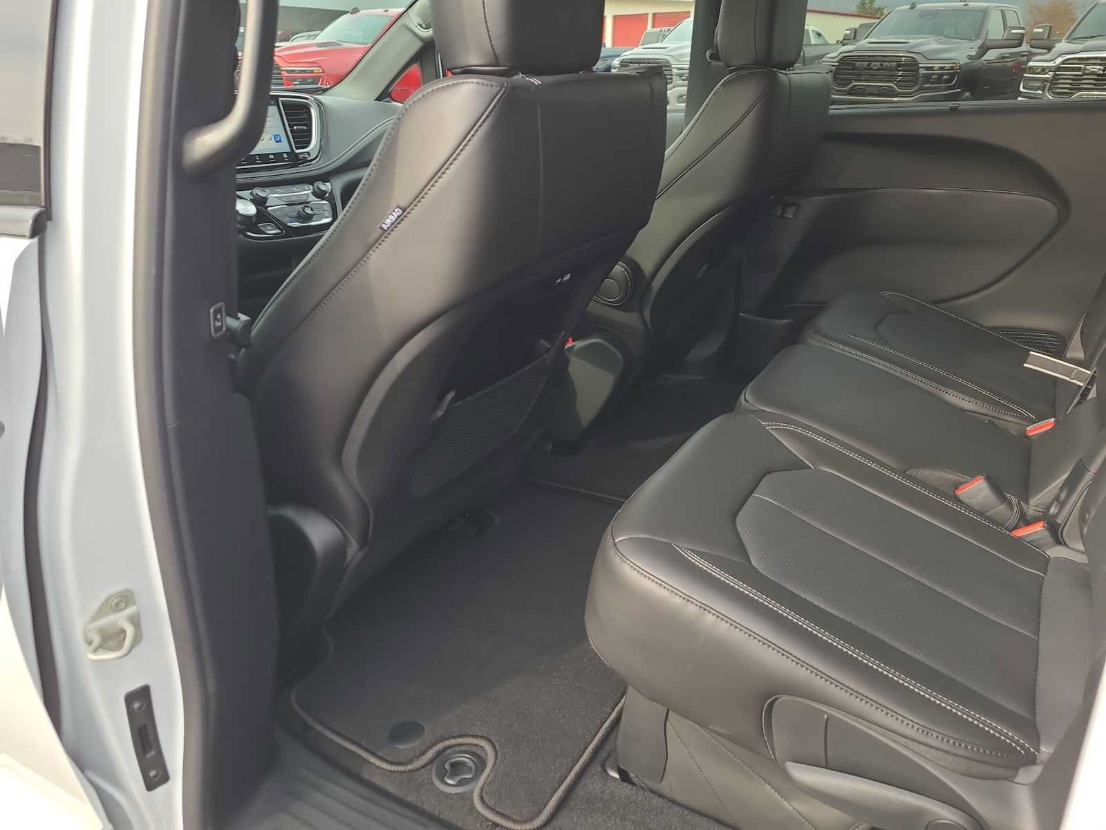 New 2026 Chrysler Pacifica Select w/ S Appearance Package FWD image 20