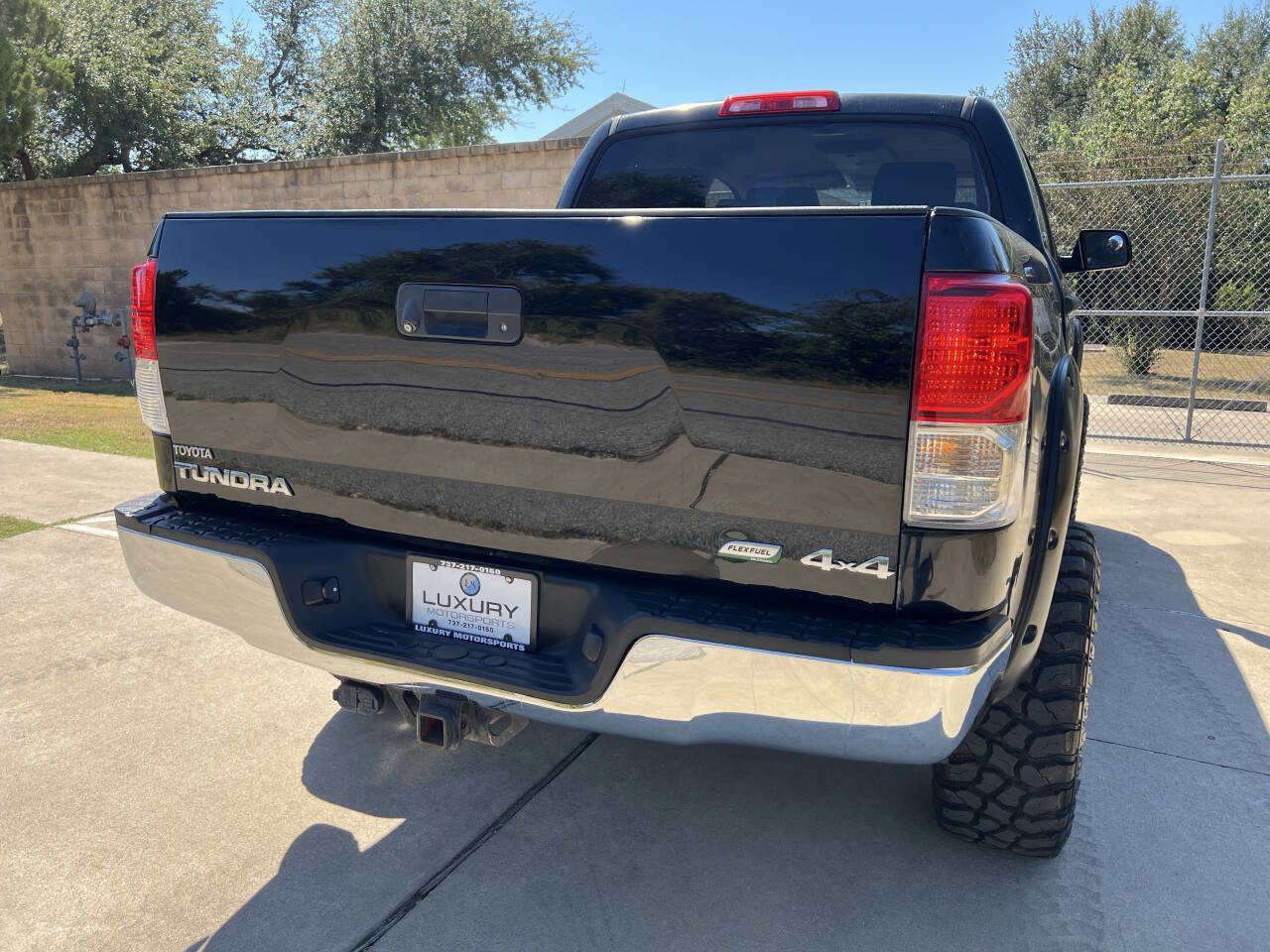 Used 2010 Toyota Tundra 4x4 CrewMax image 10