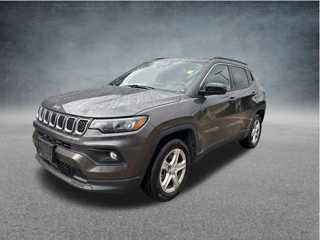 Used 2024 Jeep Compass Latitude AWD/4WD image 3