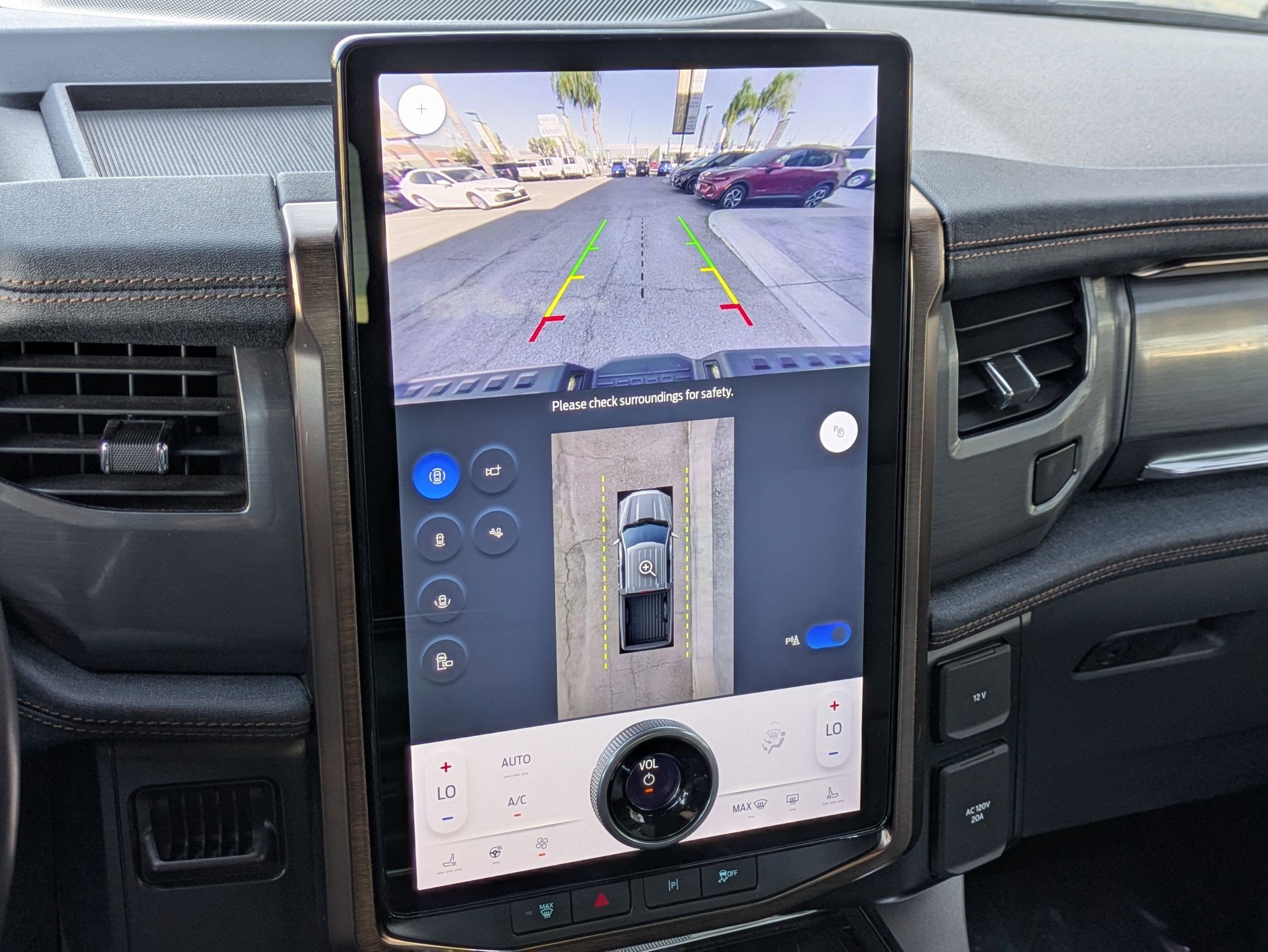 Used 2023 Ford F150 Lightning Lariat image 19