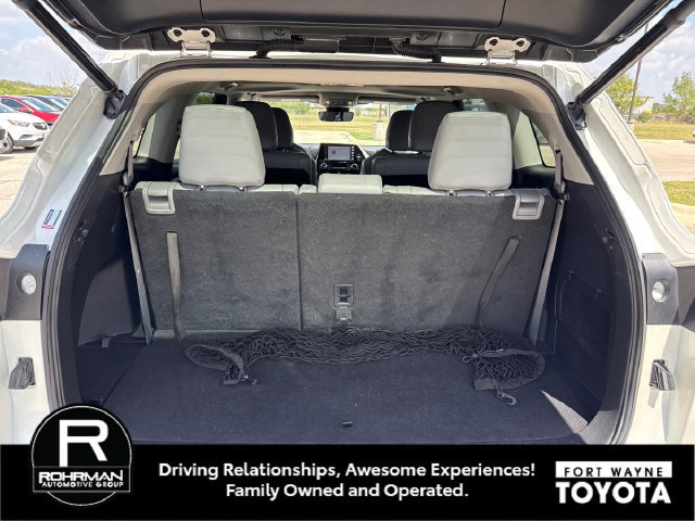 Used 2021 Toyota Highlander XLE FWD image 11