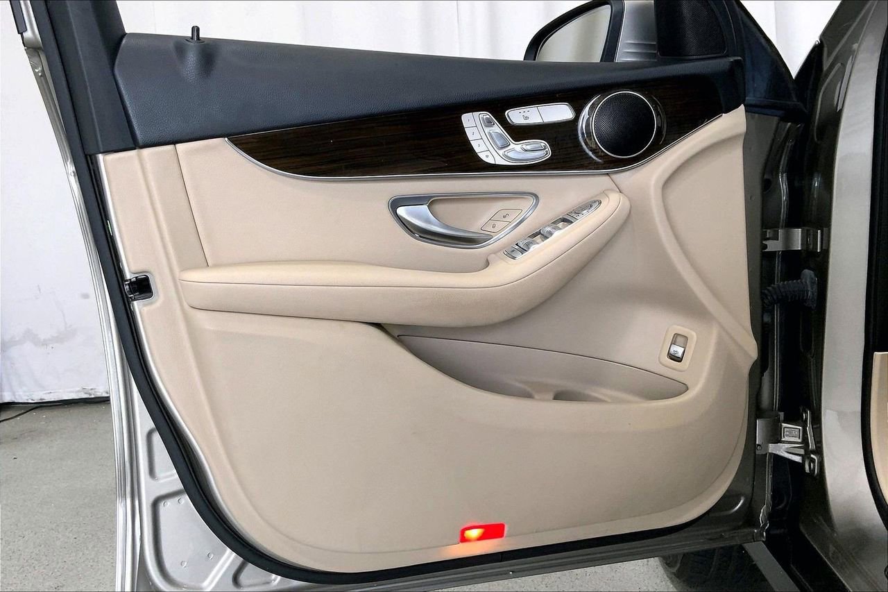 Used 2022 Mercedes-Benz GLC 300 image 25