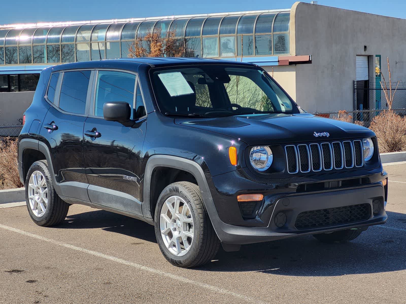 Used 2023 Jeep Renegade Latitude AWD/4WD image 3