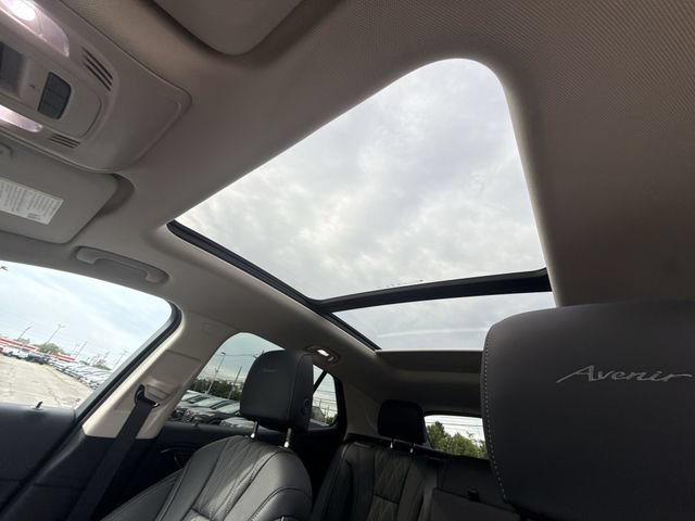 Used 2023 Buick Envision Avenir AWD/4WD image 21