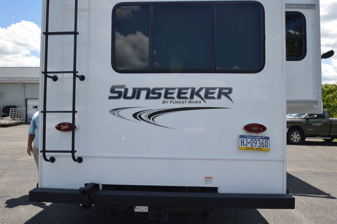 Used 2019 Ford E-450 and Econoline 450 Super Duty w/ Motorhome Prep Package RWD image 38