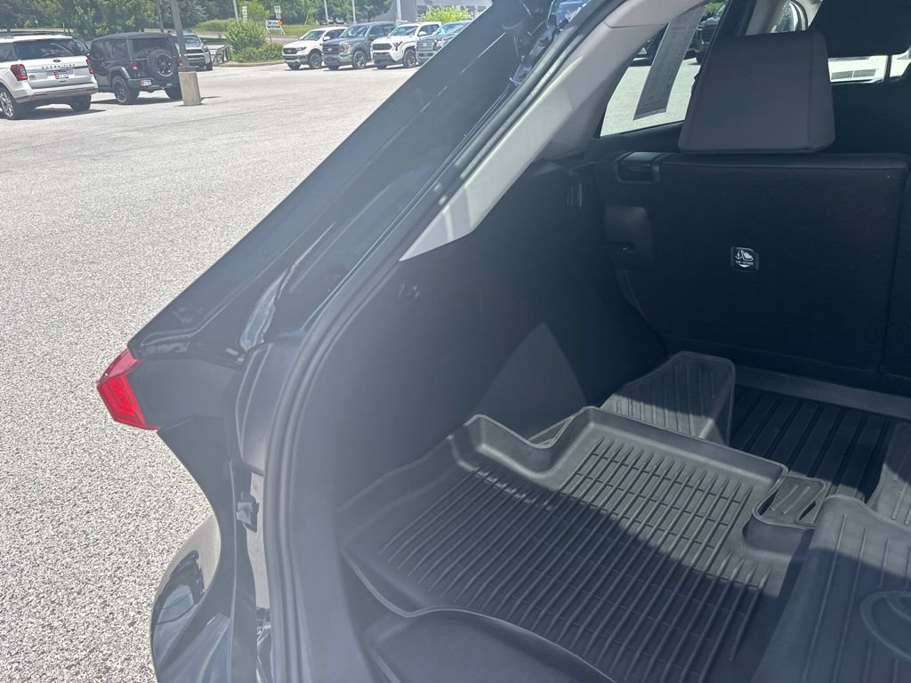 Used 2023 Toyota Venza LE AWD/4WD image 6