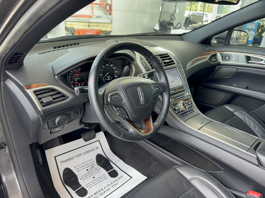 Used 2019 Lincoln MKZ Reserve FWD image 11