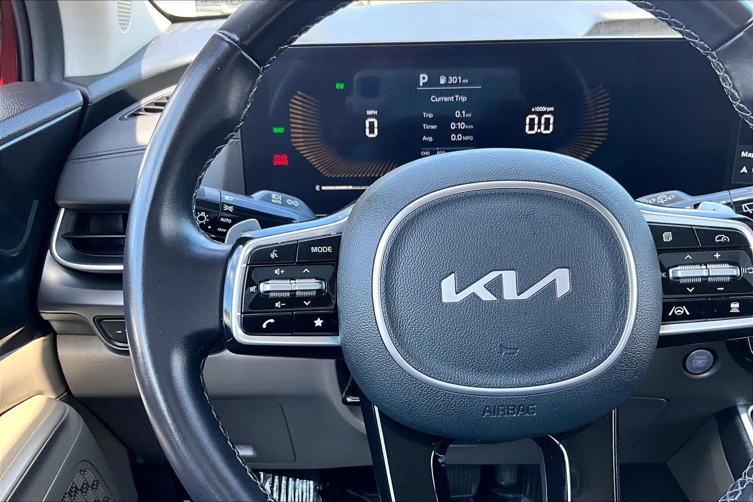 Used 2026 Kia Carnival LXS FWD image 23