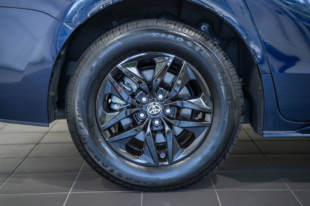 Used 2025 Toyota Sienna XLE FWD image 20