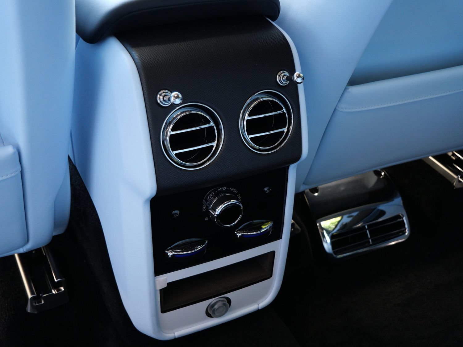 Certified 2024 Rolls-Royce Cullinan AWD/4WD image 27